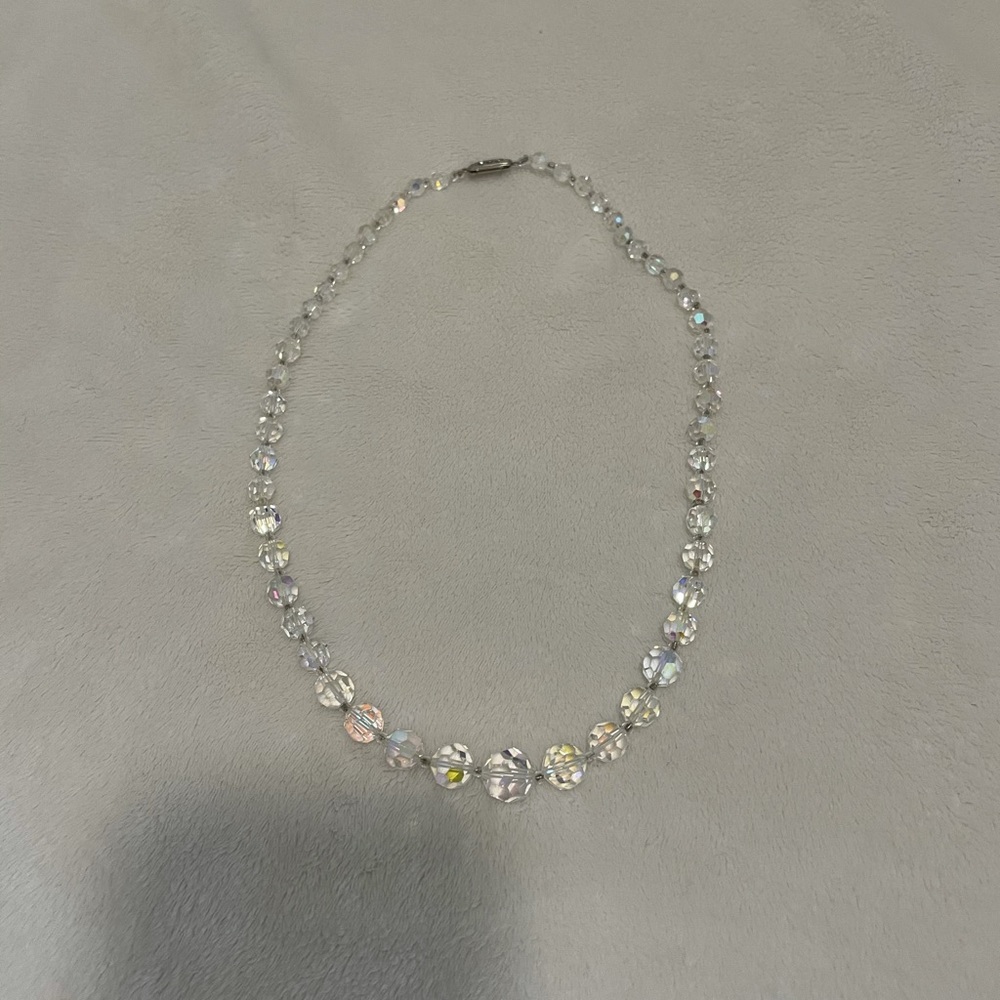 Beautiful Vintage crystal necklace